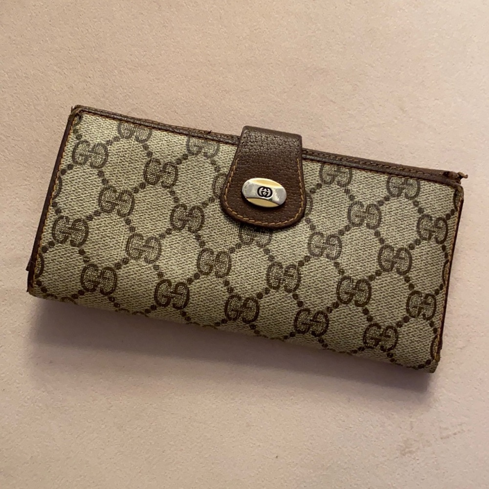 Beautiful vintage Gucci wallet